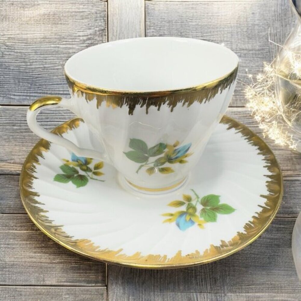 Mitterteich Bavaria Germany Fine Porcelain‎ Teacup Saucer Set Heavy Gold Pattern